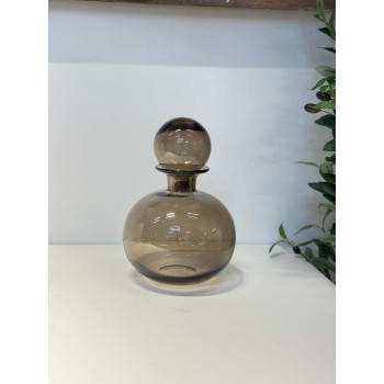 فازةاو قارورة  ديكور بتصميم فني راقٍ تضيف لمسة من الأناقة والجمال لأي زاوية في منزلك 8×8×26سم 