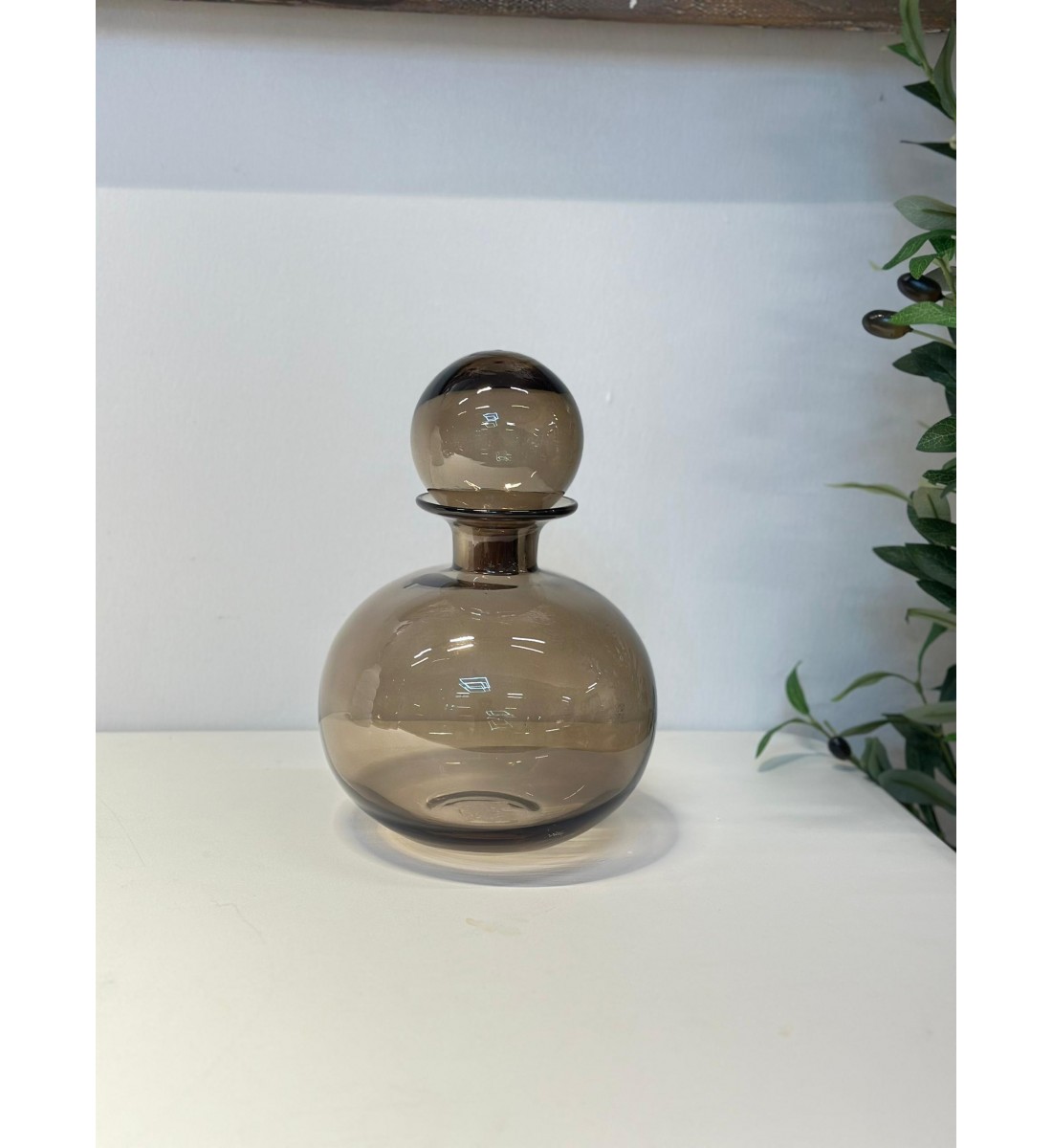 فازةاو قارورة  ديكور بتصميم فني راقٍ تضيف لمسة من الأناقة والجمال لأي زاوية في منزلك 8×8×26سم 