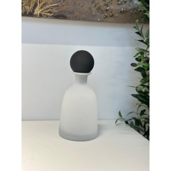 فازةاو قارورة  ديكور بتصميم فني راقٍ تضيف لمسة من الأناقة والجمال لأي زاوية في منزلك 8×8×32سم 