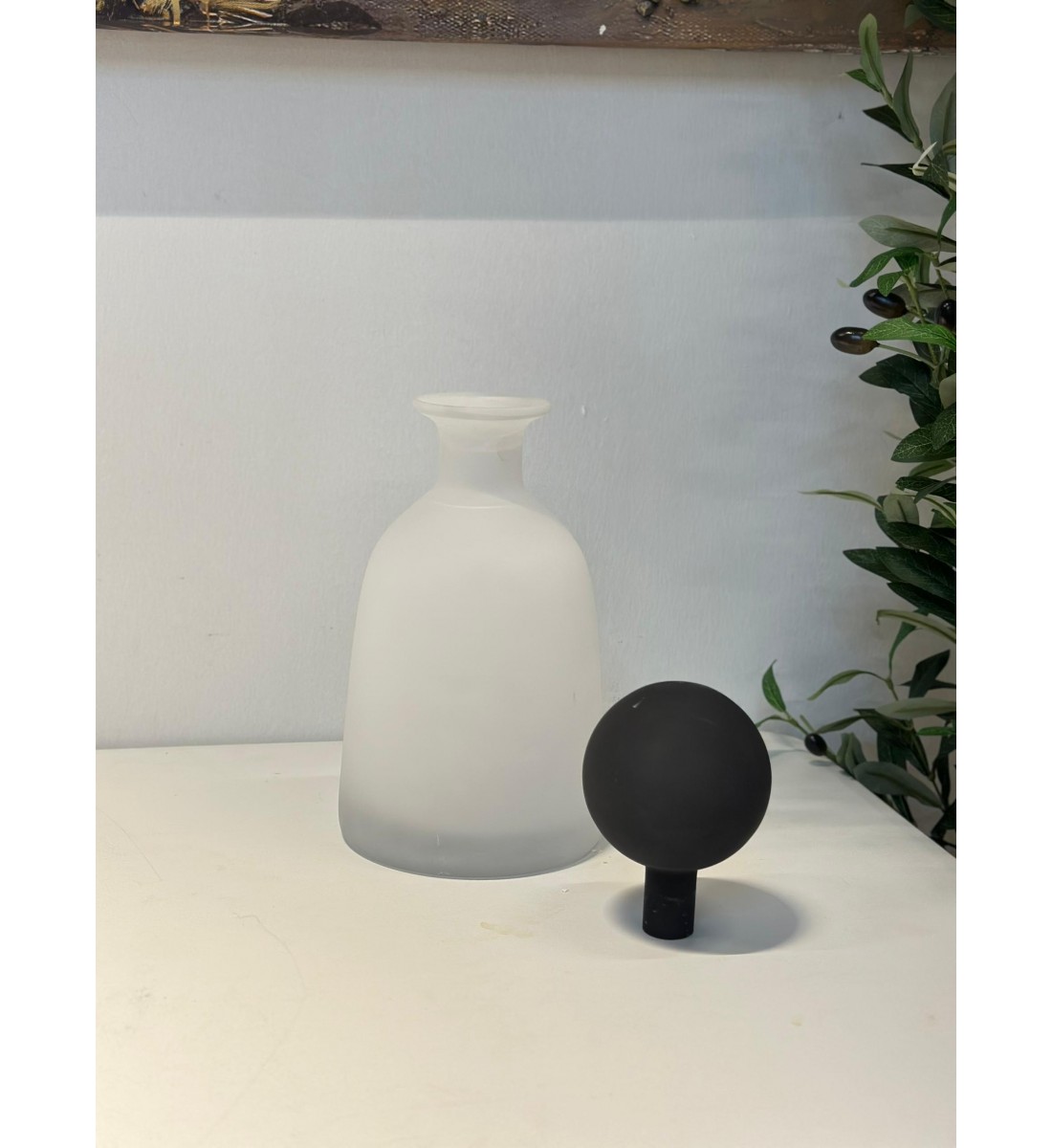 فازةاو قارورة  ديكور بتصميم فني راقٍ تضيف لمسة من الأناقة والجمال لأي زاوية في منزلك 8×8×32سم 