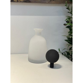 فازةاو قارورة  ديكور بتصميم فني راقٍ تضيف لمسة من الأناقة والجمال لأي زاوية في منزلك 8×8×32سم 