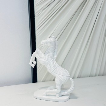 تحفة حصان لون ابيض 24×15×5سم 