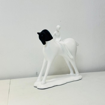 تحفة حصان لون ابيض 23×21×7سم 
