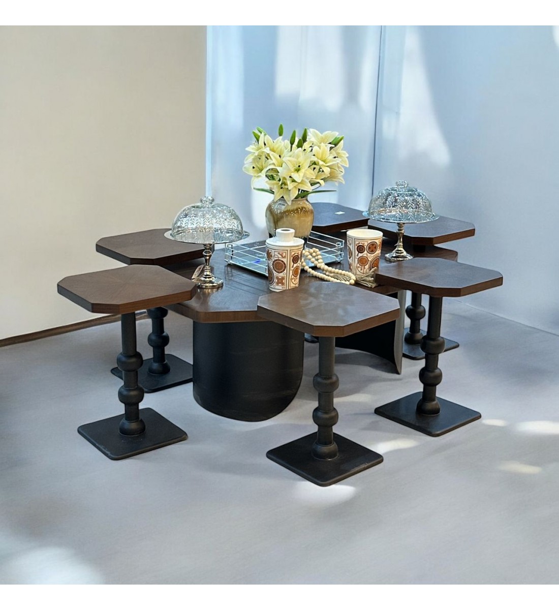 طقم طاولات 5قطع سطح قشرة الجوز قاعده خشب لون اسود