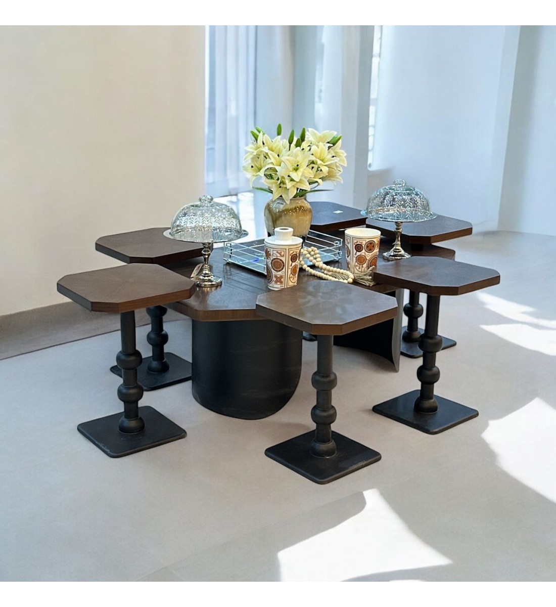 طقم طاولات 5قطع سطح قشرة الجوز قاعده خشب لون اسود