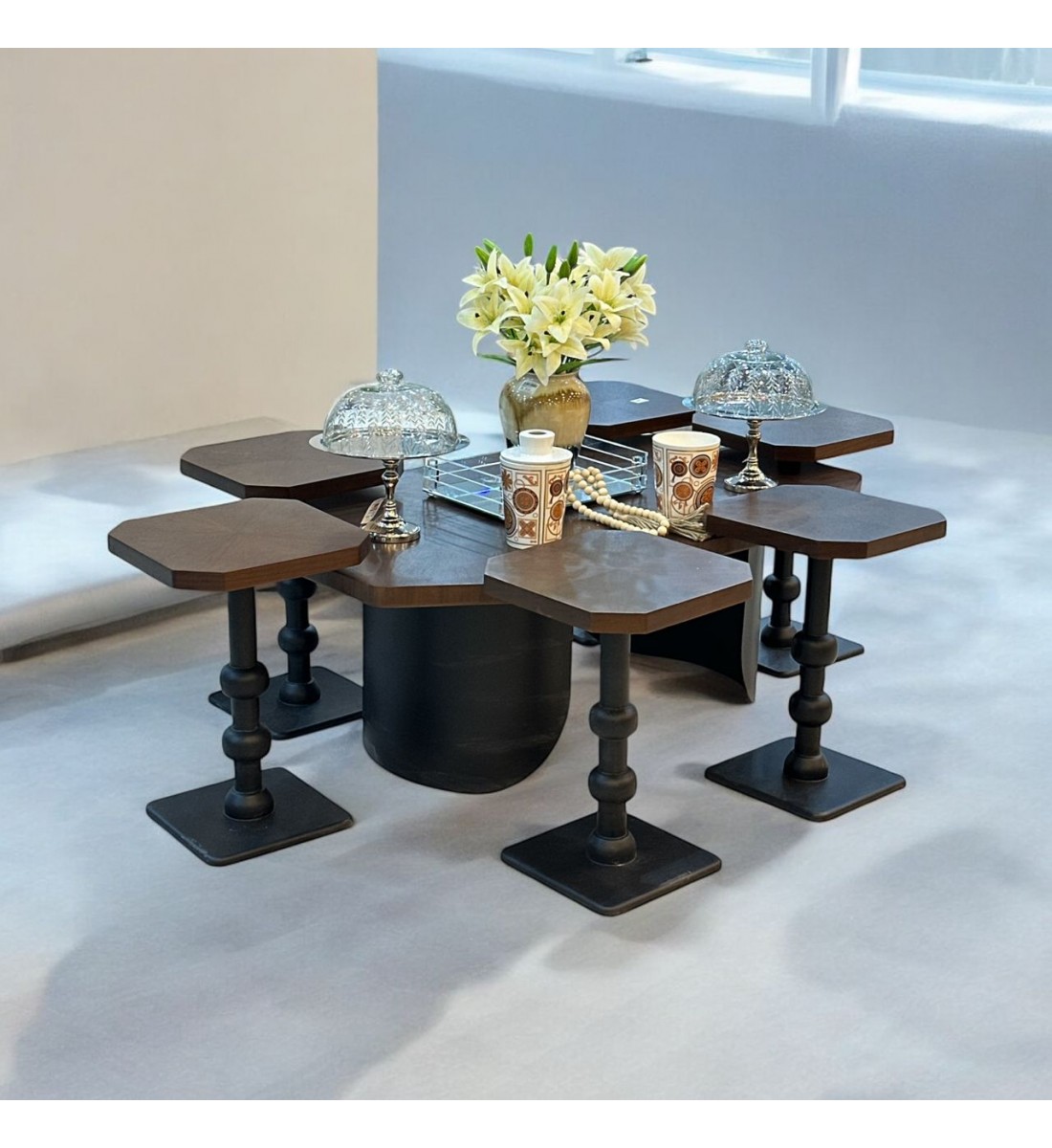 طقم طاولات 5قطع سطح قشرة الجوز قاعده خشب لون اسود
