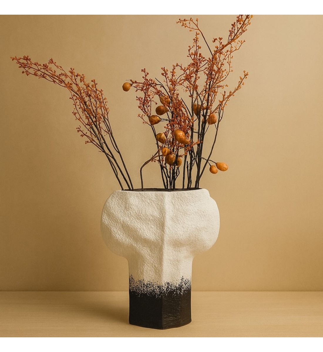 مزهرية خزفية نحاتية بملمس حجري مطفّأ ولونين متناغمين40×12×25سم 