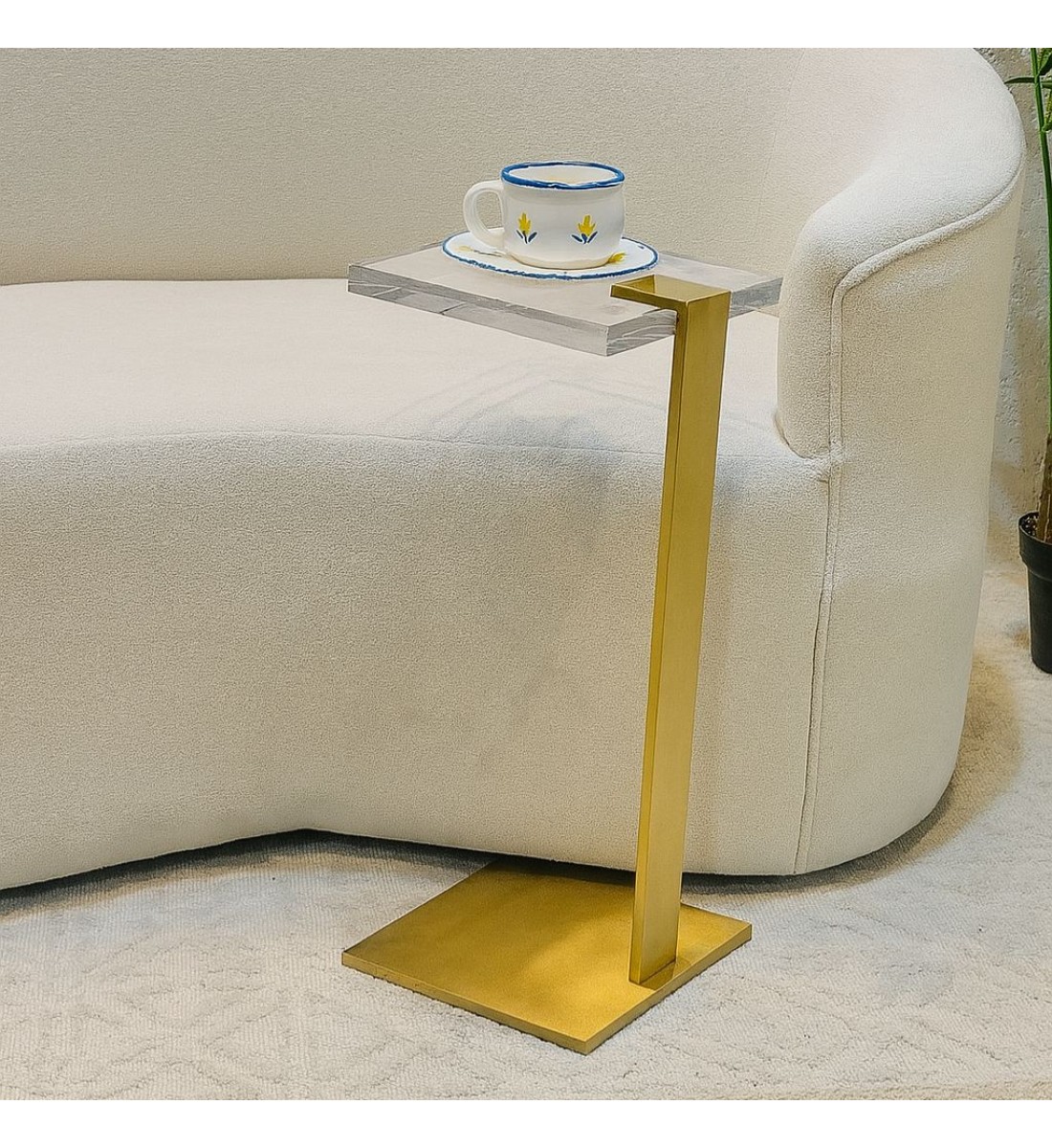 طاولة جانبية فاخرة بتصميم عصري أنيق 25×25×60سم طاولة جانبية فاخرة بتصميم عصري أنيق 25×25×60سم