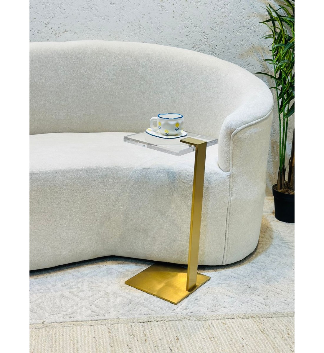 طاولة جانبية فاخرة بتصميم عصري أنيق 25×25×60سم طاولة جانبية فاخرة بتصميم عصري أنيق 25×25×60سم