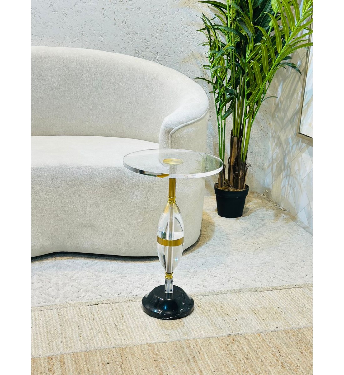  طاولة جانبية فاخرة بتصميم عصري أنيق 35×35×57سم 