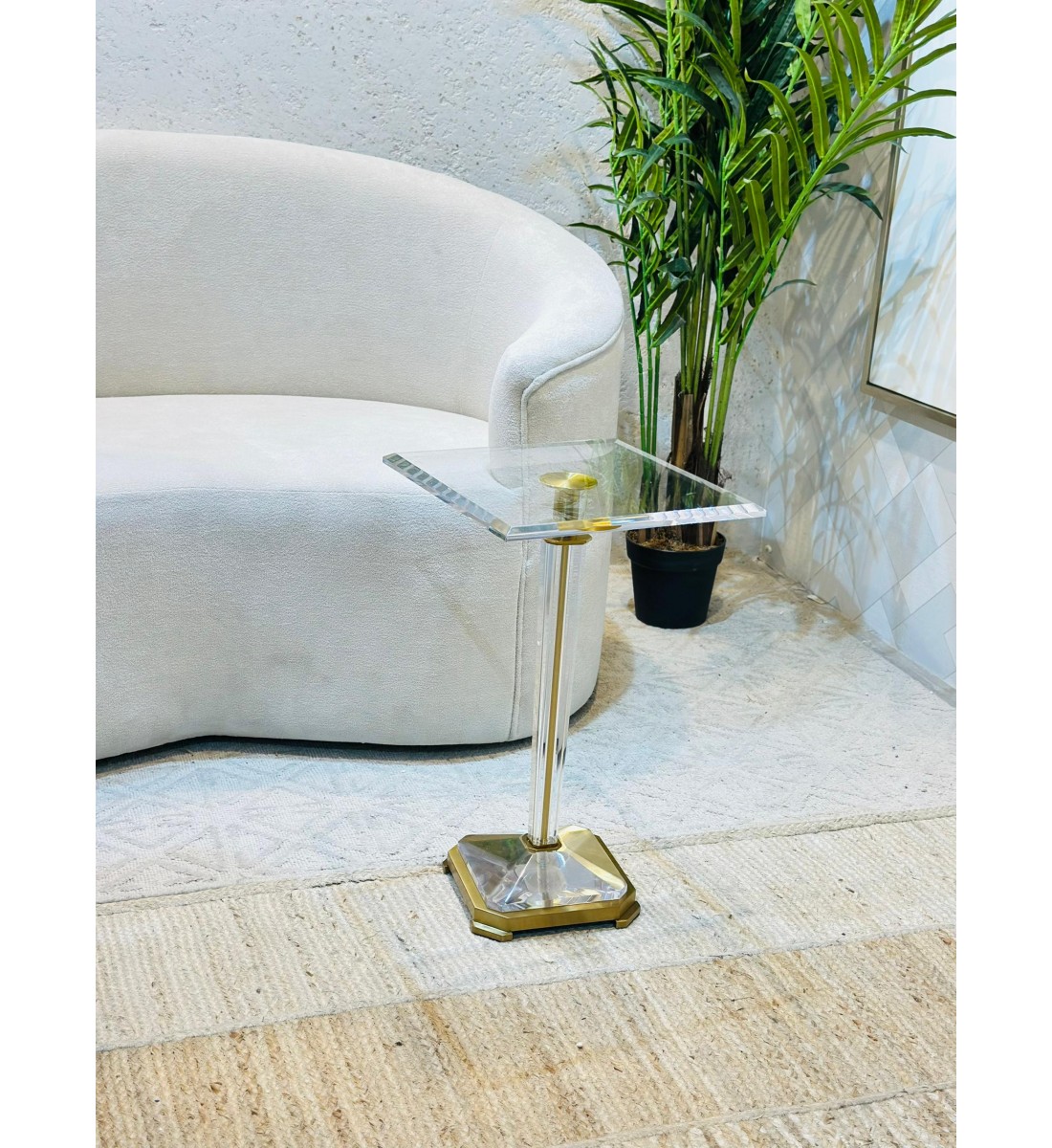  طاولة جانبية فاخرة بتصميم عصري أنيق 35×35×57سم 