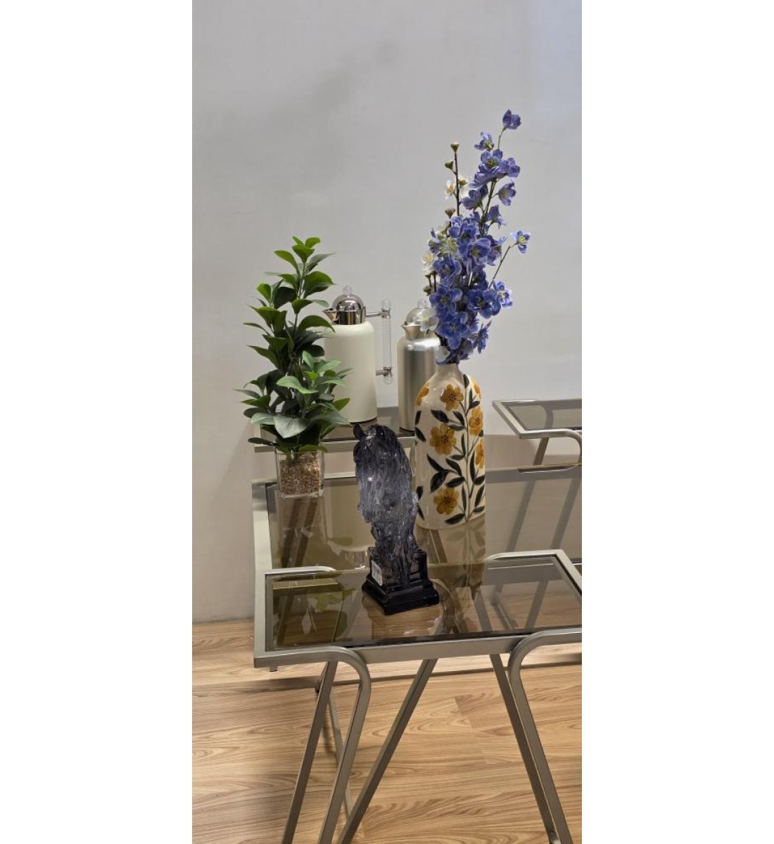 طقم طاولات جانبية بتصميم عصري من الزجاج والمعدن لون شامبين – 5 قطع طقم طاولات جانبية بتصميم عصري من الزجاج والمعدن لون شامبين – 5 قطع