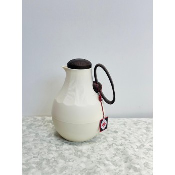 ترمس فاخر بتصميم أنيق يجمع بين الطابع الكلاسيكي والعصري، بلون بيج هادئ 1لتر