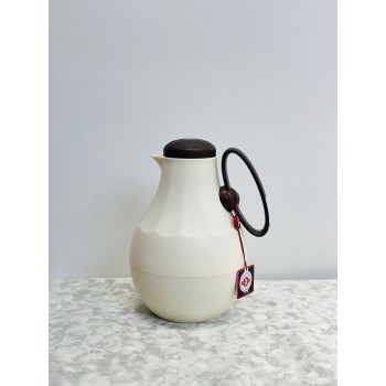 ترمس فاخر بتصميم أنيق يجمع بين الطابع الكلاسيكي والعصري، بلون بيج هادئ 1لتر