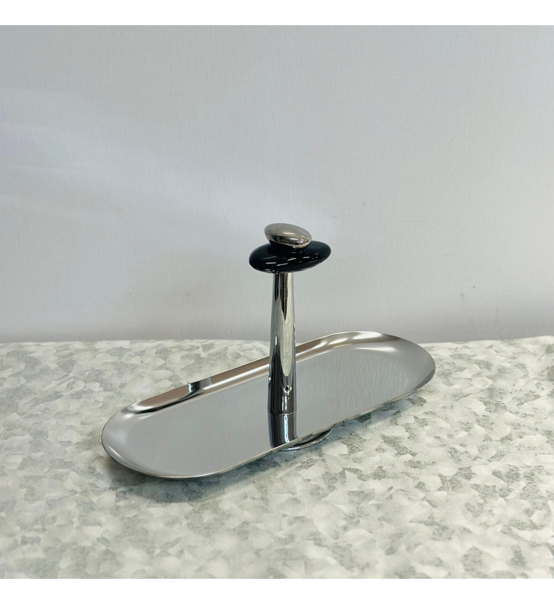 صحن تقديم معدني فاخر بتصميم مستطيل أنيق ولمسات عصرية لامعة،30×12×19سم صحن تقديم معدني فاخر بتصميم مستطيل أنيق ولمسات عصرية لامعة،30×12×19سم