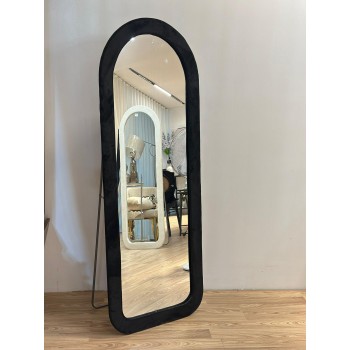 مرآة أرضية أنيقة بتصميم عصري فريد، بإطار منحنٍ بلون اسود ناعم165×65سم 