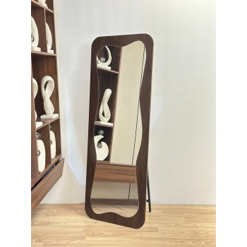 مرآة أرضية أنيقة بتصميم عصري فريد، بإطار  خشبي منحنٍ بلون بني ناعم165×65سم 