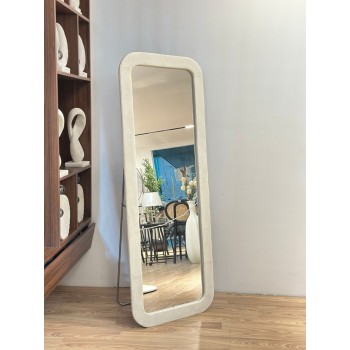 مرآة أرضية أنيقة بتصميم عصري فريد، بإطار منحنٍ بلون بيج ناعم165×65سم 