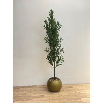 شجرة بمركن ذهبي زيتون ارتفاع  168سم  ديكور اصطناعية بتصميم واقعي وأوراق خضراء كثيفة تضفي لمسة طبيعية ومنعشة على المكان.