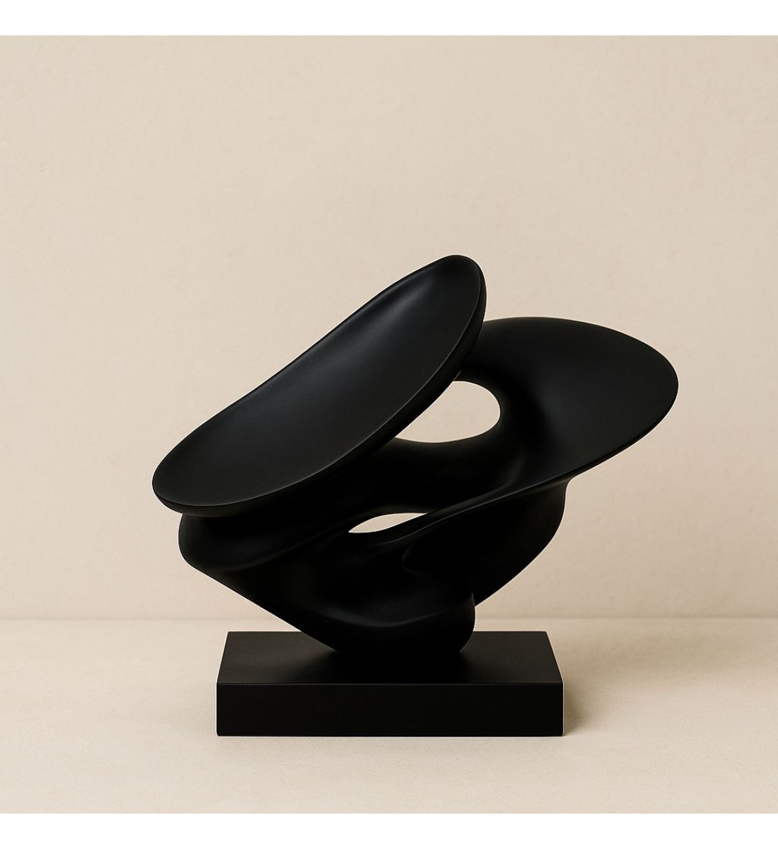 مجسّم ديكوري بتصميم عصري بسيط يجمع بين الانسيابية والأناقة، 33×38×15سم