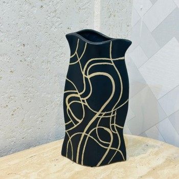 مزهرية خزفية أنيقة باللون الأسود المطفي مزخرفة بخطوط ذهبية42×20×10سم