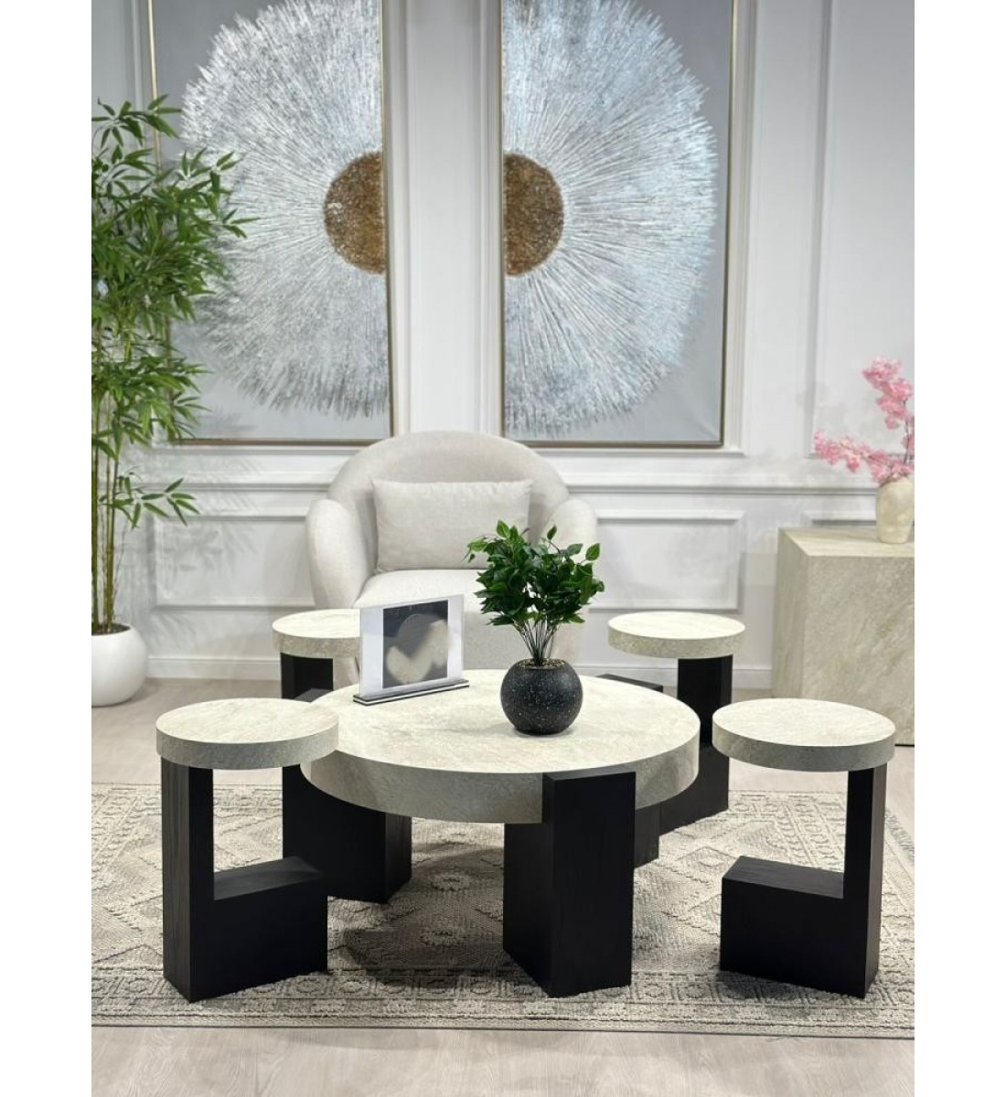 طقم طاولات 5قطع سطح بديل الرخام سطح خشن لون اسود  قاعده خشب سنديان