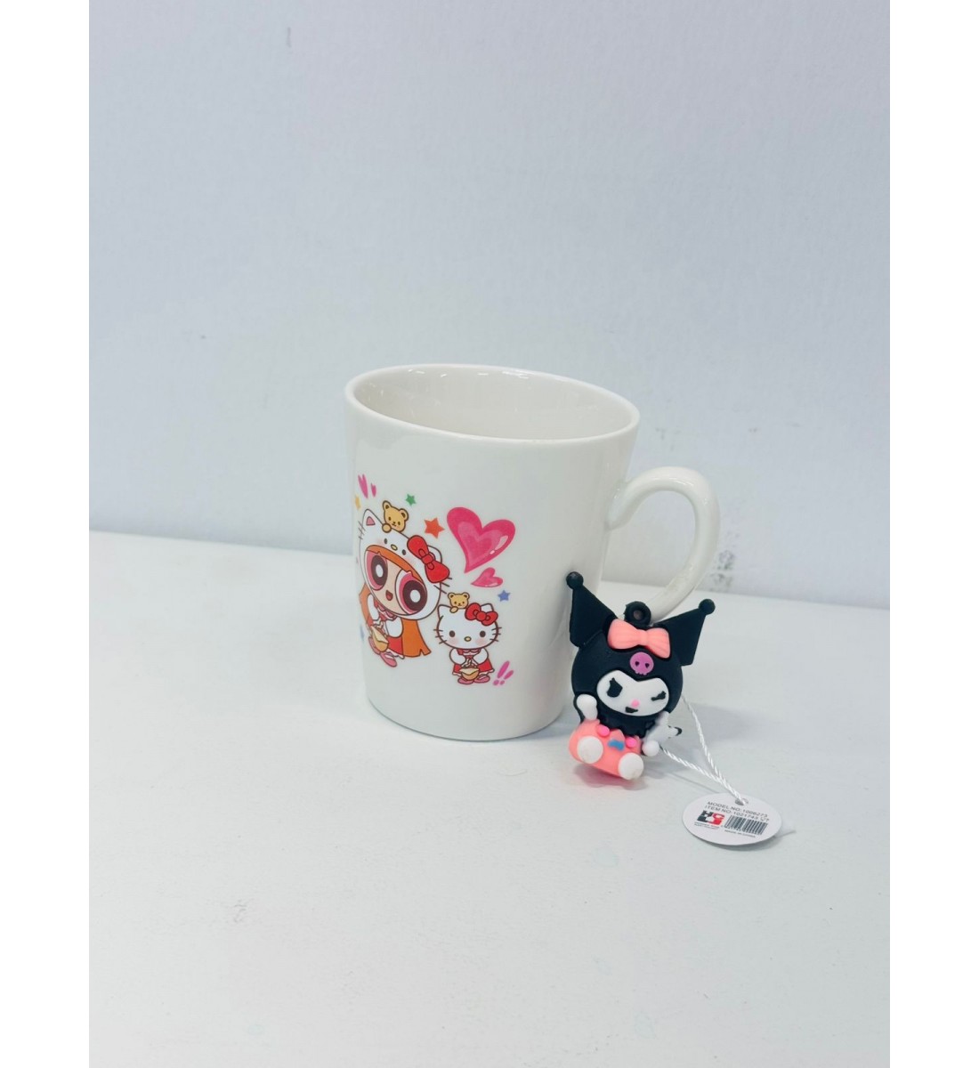 كوب شخصية كرومي تحمل دميتها اللون الابيض والوردي شكل ولون جديد لمحبين االقهوة الساخنة حيث ان التصميم يحافظ على درجة حرارة المشروبات الساخنة كوب شخصية كرومي تحمل دميتها اللون الابيض والوردي شكل ولون جديد لمحبين االقهوة الساخنة حيث ان التصميم يحافظ على درجة حرارة المشروبات الساخنة