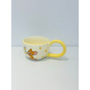 هذا كوب خزفي لطيف باللون العاجي الفاتح،مزين برسمة شخصية جيري الشهيرة من كرتون Jerry 