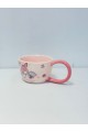 هذا كوب خزفي لطيف باللون الوردي الفاتح مع مقبض وداخلي بلون وردي برسمة شخصية My Melody