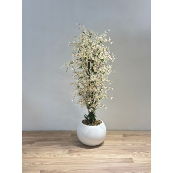 شجرة  بمركن ابيض صناعية طويلة مزهرة بأزهار صغيرة باللون الأبيض المائل إلى الكريمي 130سم 