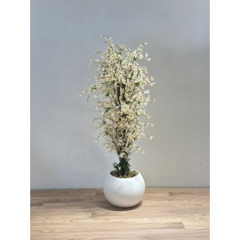 شجرة  بمركن ابيض صناعية طويلة مزهرة بأزهار صغيرة باللون الأبيض المائل إلى الكريمي 130سم 