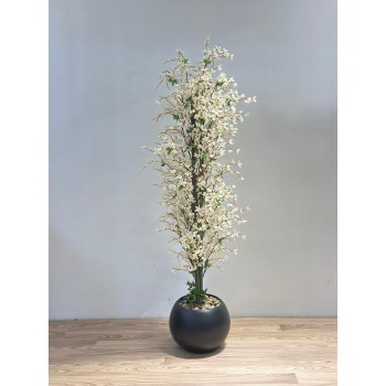 شجرة  بمركن اسود صناعية طويلة مزهرة بأزهار صغيرة باللون الأبيض المائل إلى الكريمي 155سم 