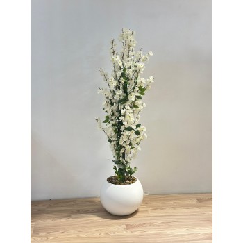 شجرة  بمركن ابيض صناعية طويلة مزهرة بأزهار صغيرة باللون الأبيض المائل إلى الكريمي143سم 