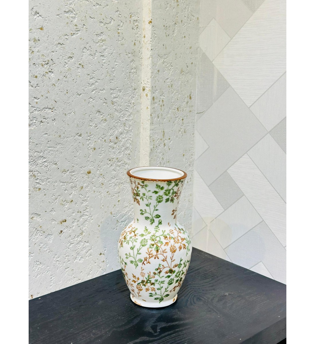 فازة سيراميك أنيقة مزخرفة بنقوش نباتية باللونين الأخضر والبني25×10×10سم 