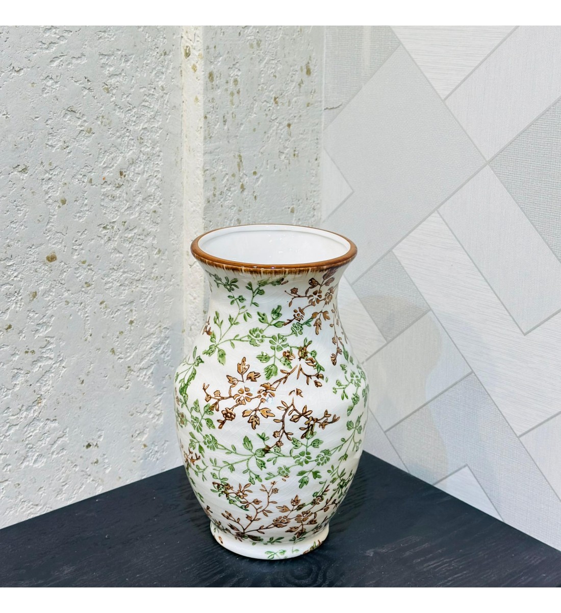 فازة سيراميك أنيقة مزخرفة بنقوش نباتية باللونين الأخضر والبني26×10×10سم 