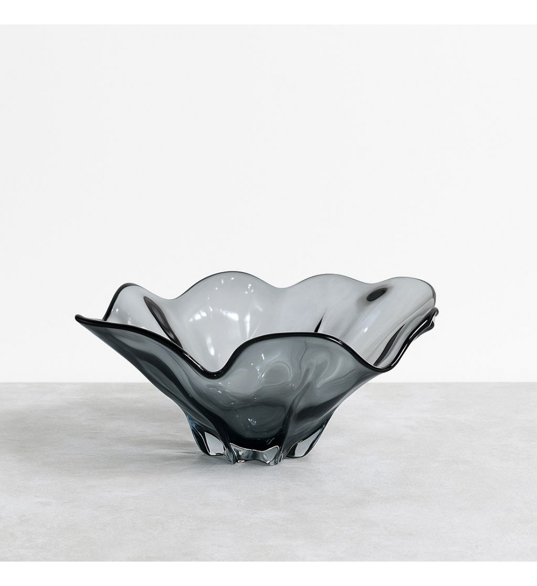 صحن تقديم زجاج مودرن بتصميم كلاسيك 37×30×15سم صحن تقديم زجاج مودرن بتصميم كلاسيك 37×30×15سم