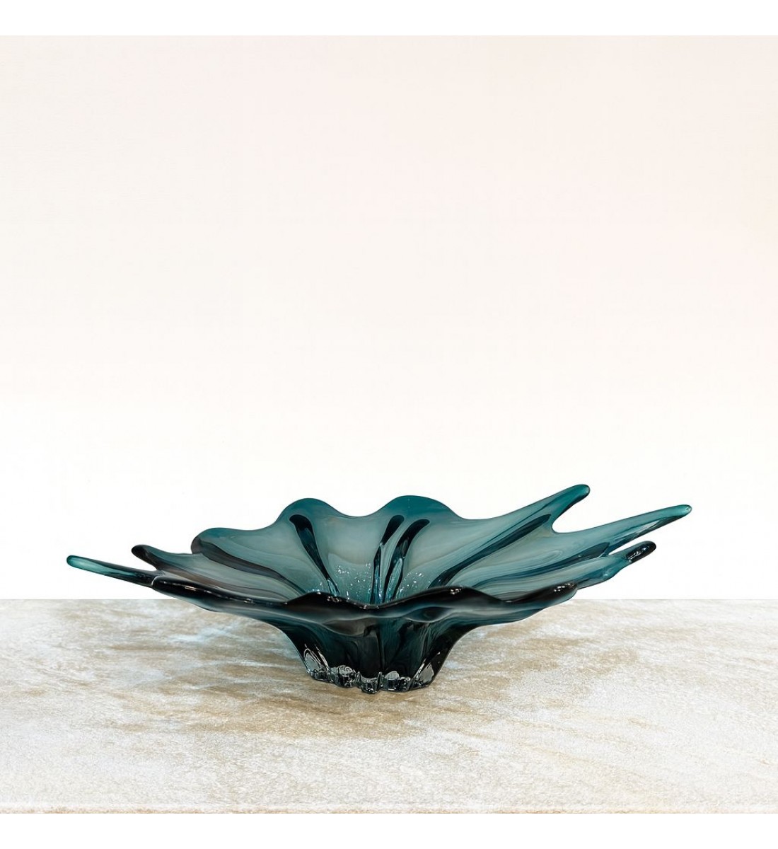 صحن تقديم زجاج مودرن بتصميم كلاسيك47×30×10سم صحن تقديم زجاج مودرن بتصميم كلاسيك47×30×10سم