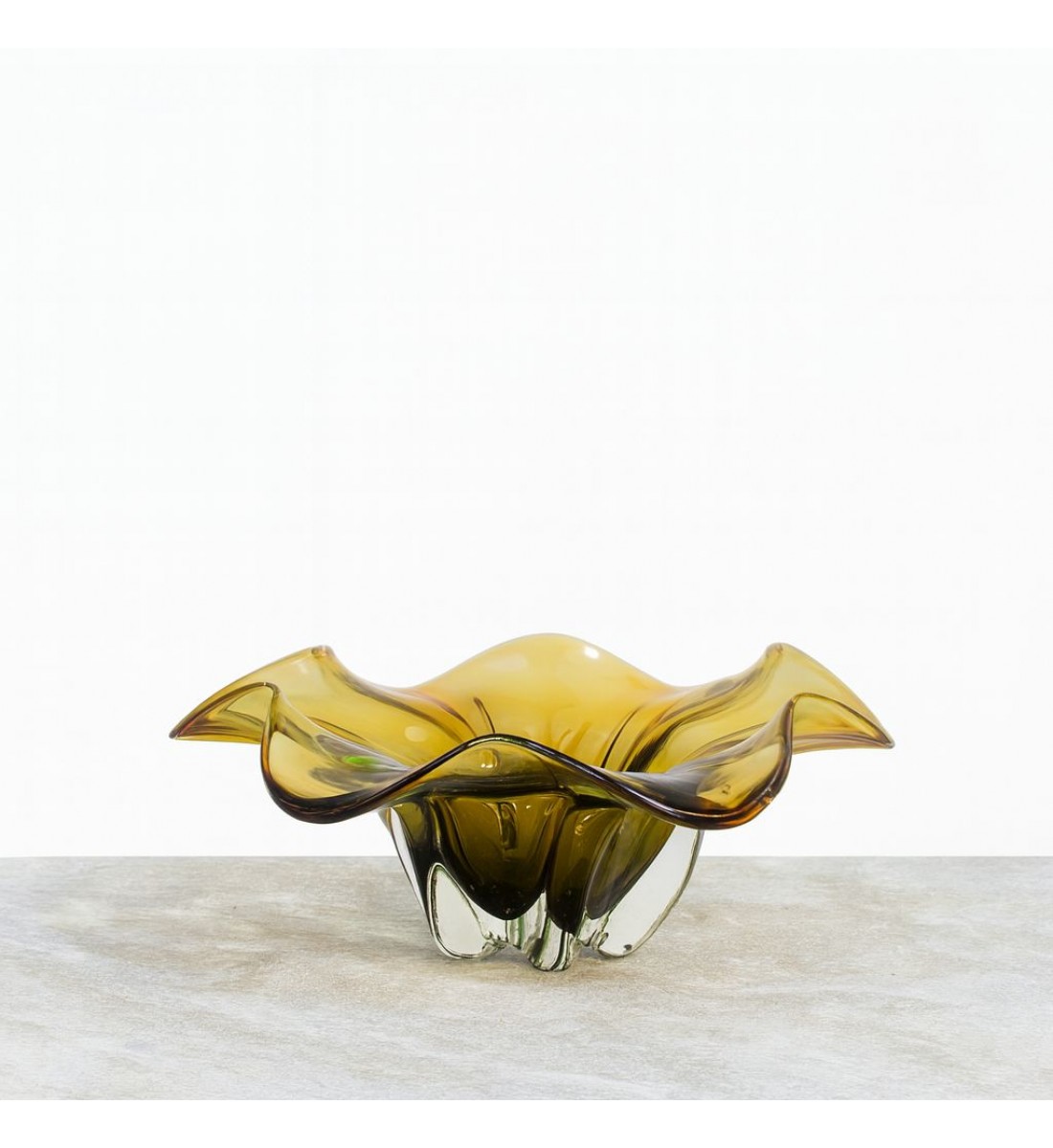 صحن تقديم زجاج مودرن بتصميم كلاسيك 37×37×16سم صحن تقديم زجاج مودرن بتصميم كلاسيك 37×37×16سم