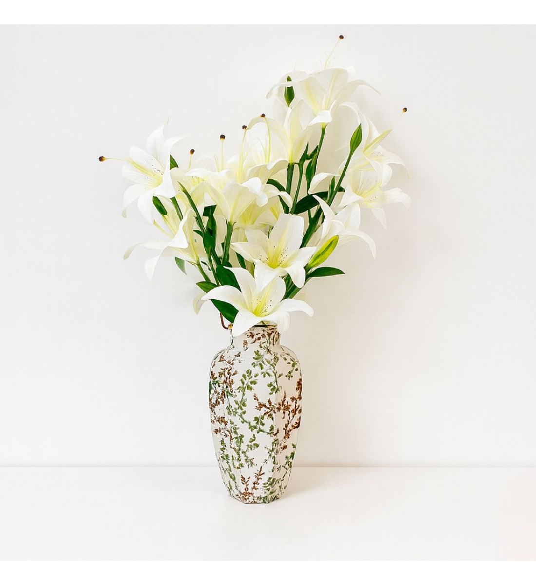 فازة سيراميك أنيقة مزخرفة بنقوش نباتية باللونين الأخضر والبني26×10×10سم 