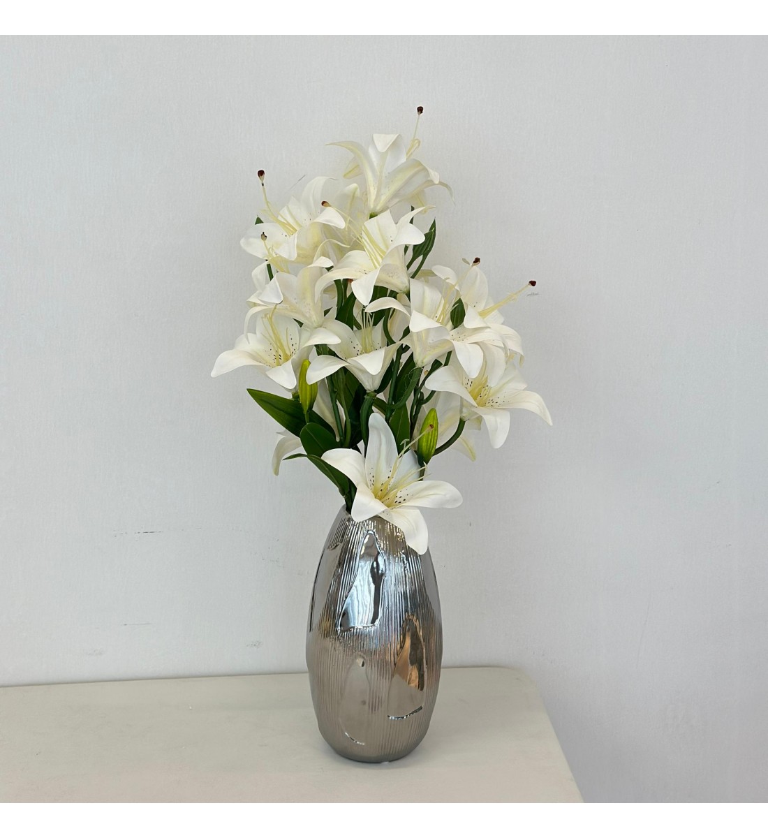 فازه أنيقة لفازة سيراميكيه بتصميم انسيابي عصري 25×7×7سم فازه أنيقة لفازة سيراميكيه بتصميم انسيابي عصري 25×7×7سم