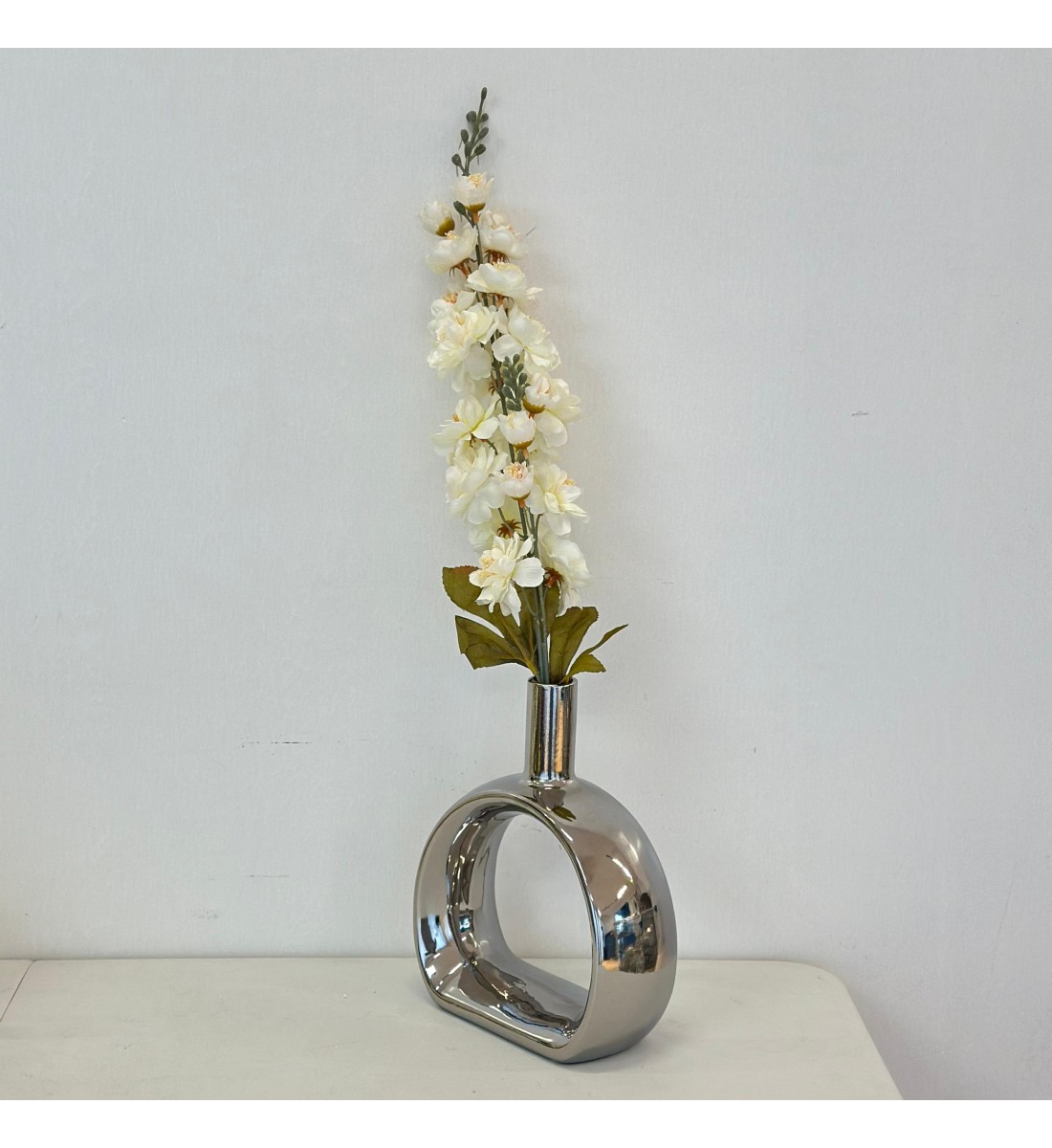 فازه أنيقة لفازة سيراميكيه بتصميم انسيابي عصري 25×3×3سم فازه أنيقة لفازة سيراميكيه بتصميم انسيابي عصري 25×3×3سم