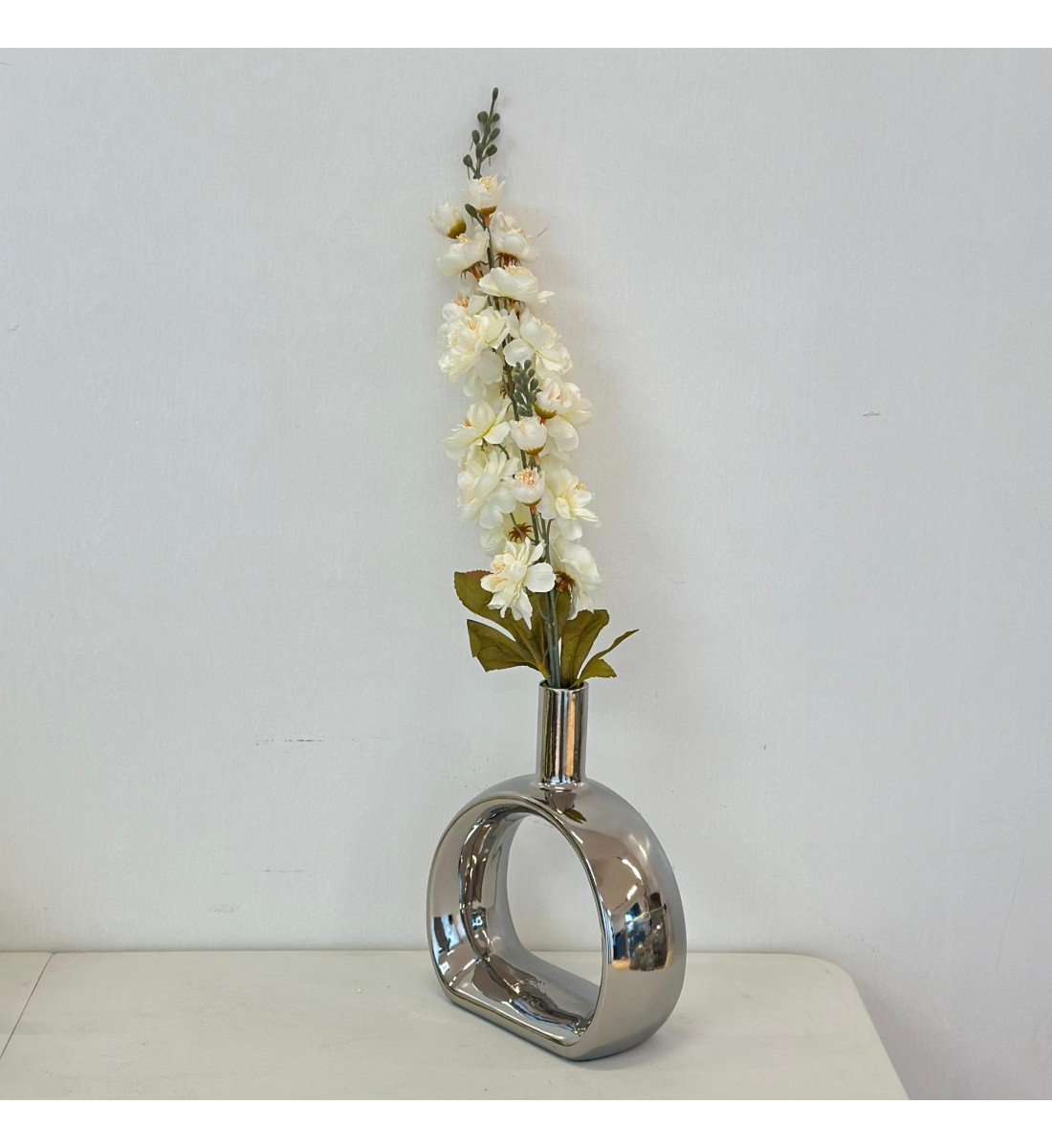 فازه أنيقة لفازة سيراميكيه بتصميم انسيابي عصري 25×3×3سم فازه أنيقة لفازة سيراميكيه بتصميم انسيابي عصري 25×3×3سم