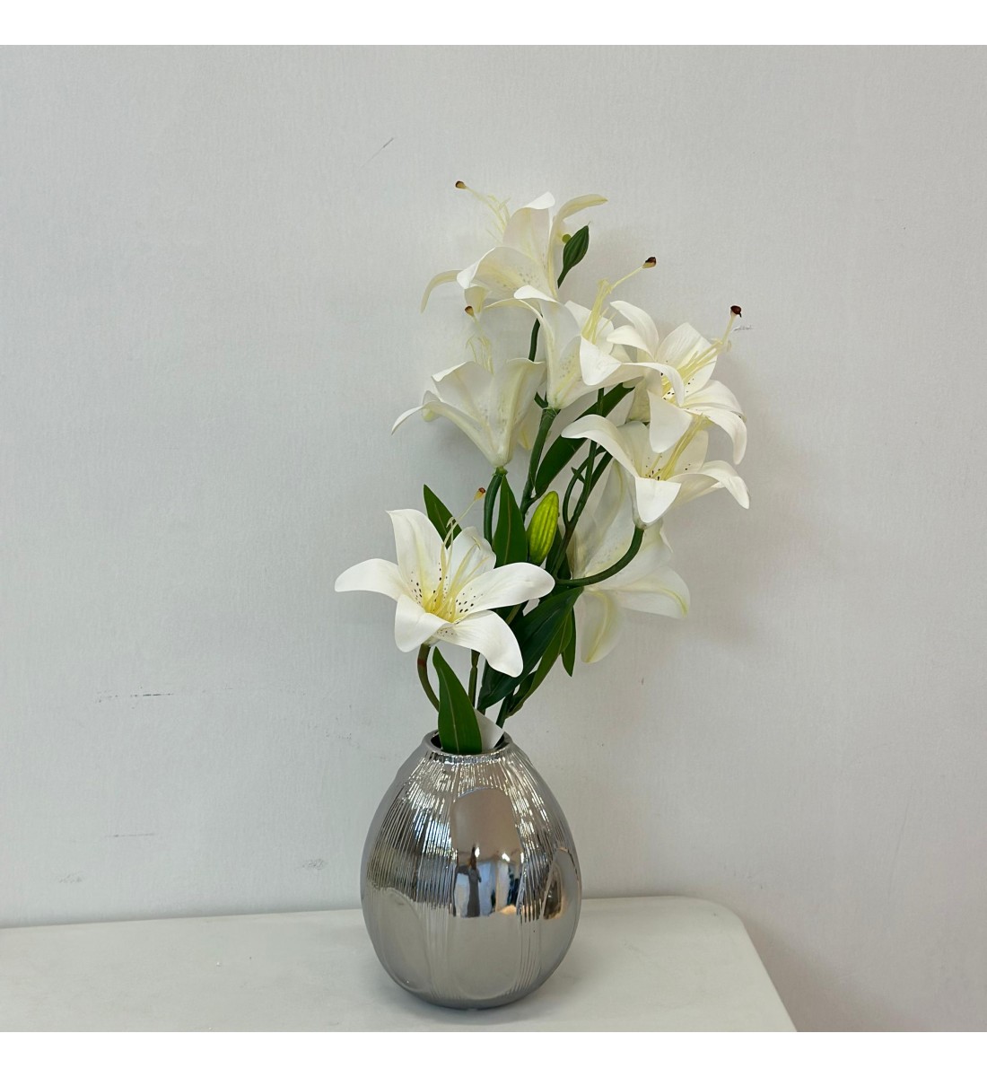 فازه أنيقة لفازة سيراميك\ بتصميم انسيابي عصري 18×6×6سم فازه أنيقة لفازة سيراميك\ بتصميم انسيابي عصري 18×6×6سم