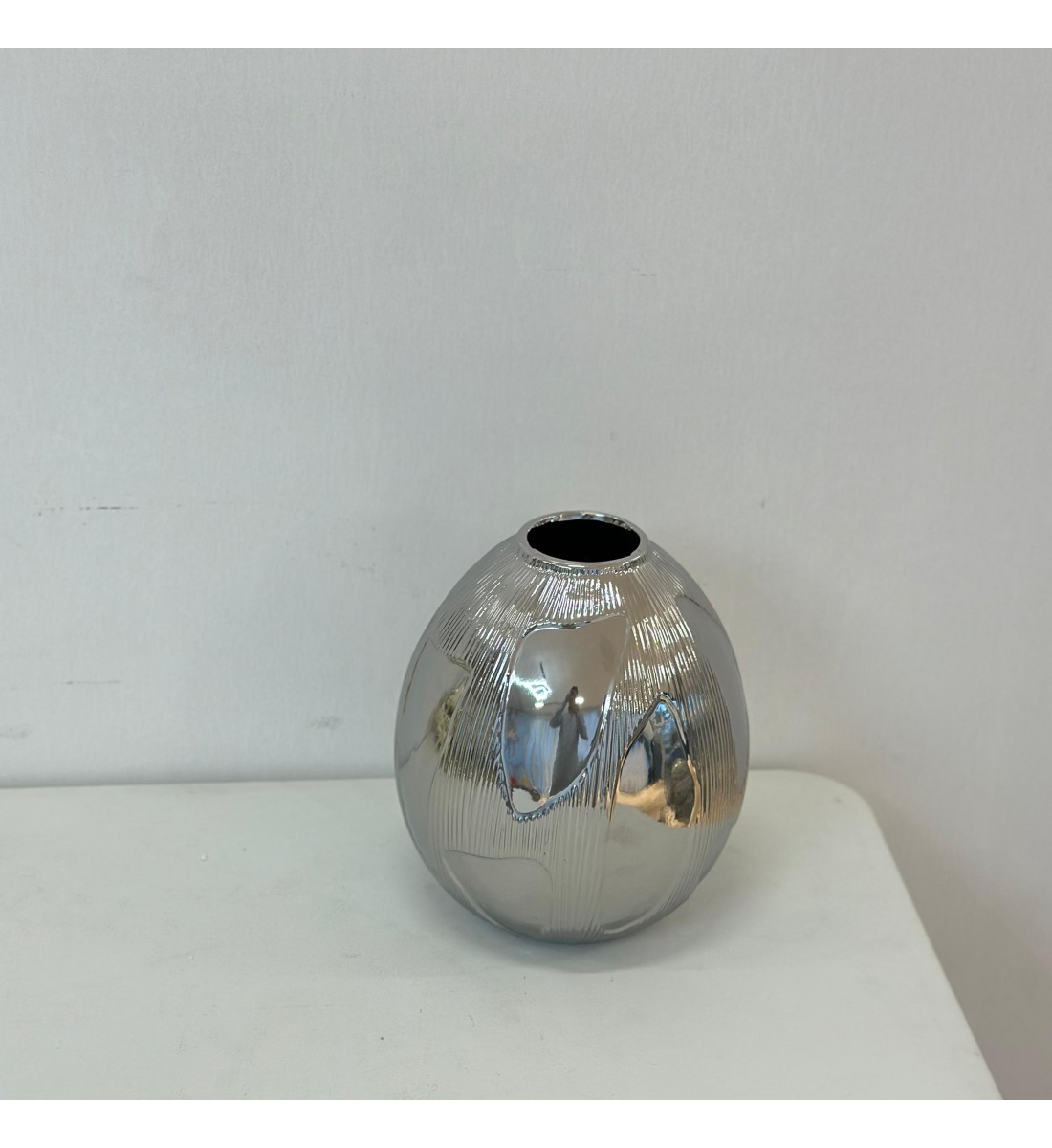 فازه  أنيقة لفازة سيراميك\ بتصميم انسيابي عصري22×6×6سم 