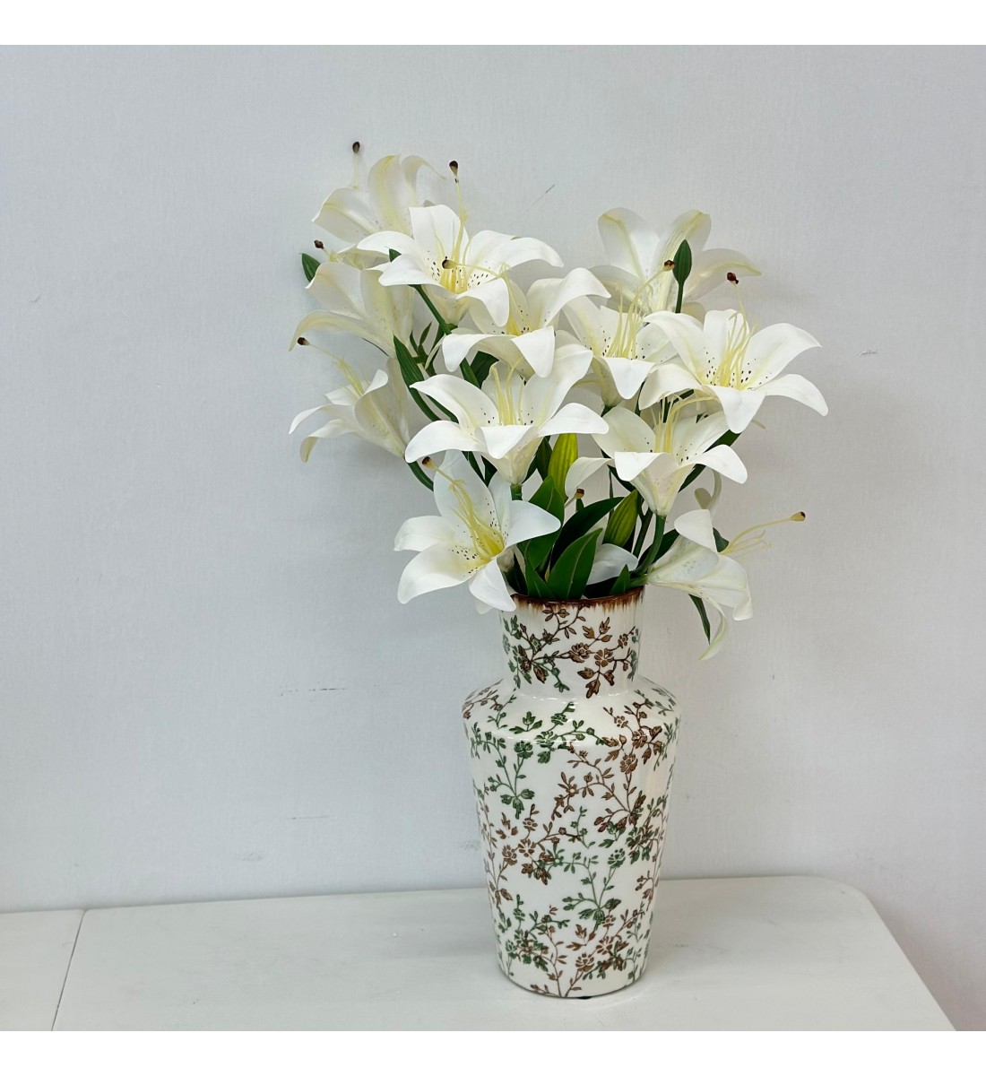 فازة سيراميك أنيقة مزخرفة بنقوش نباتية باللونين الأخضر والبني30×10×10سم 