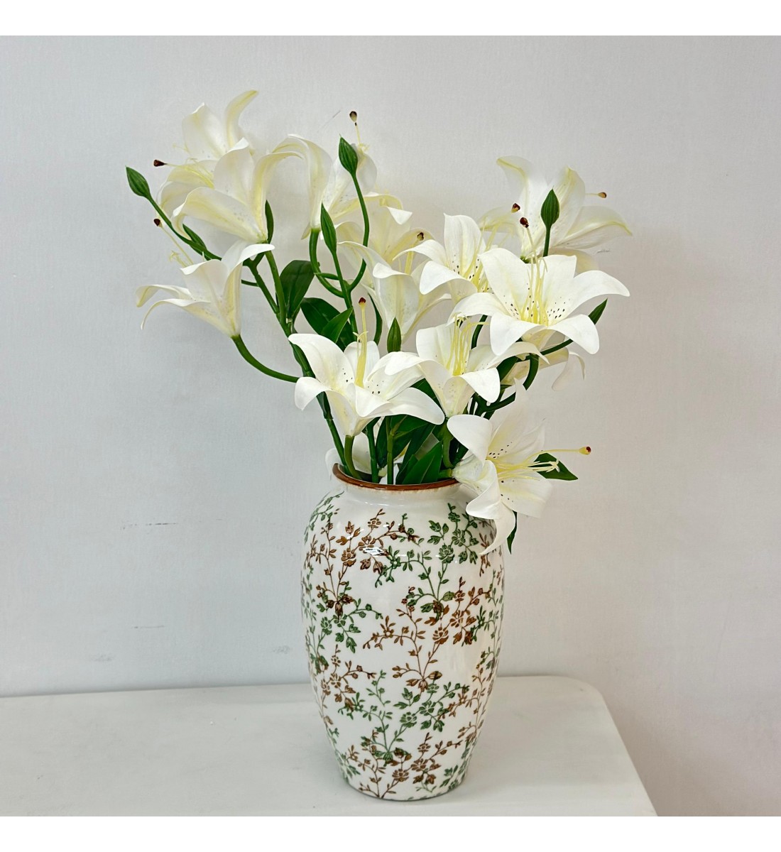 فازة سيراميك أنيقة مزخرفة بنقوش نباتية باللونين الأخضر والبني30×12×12سم 