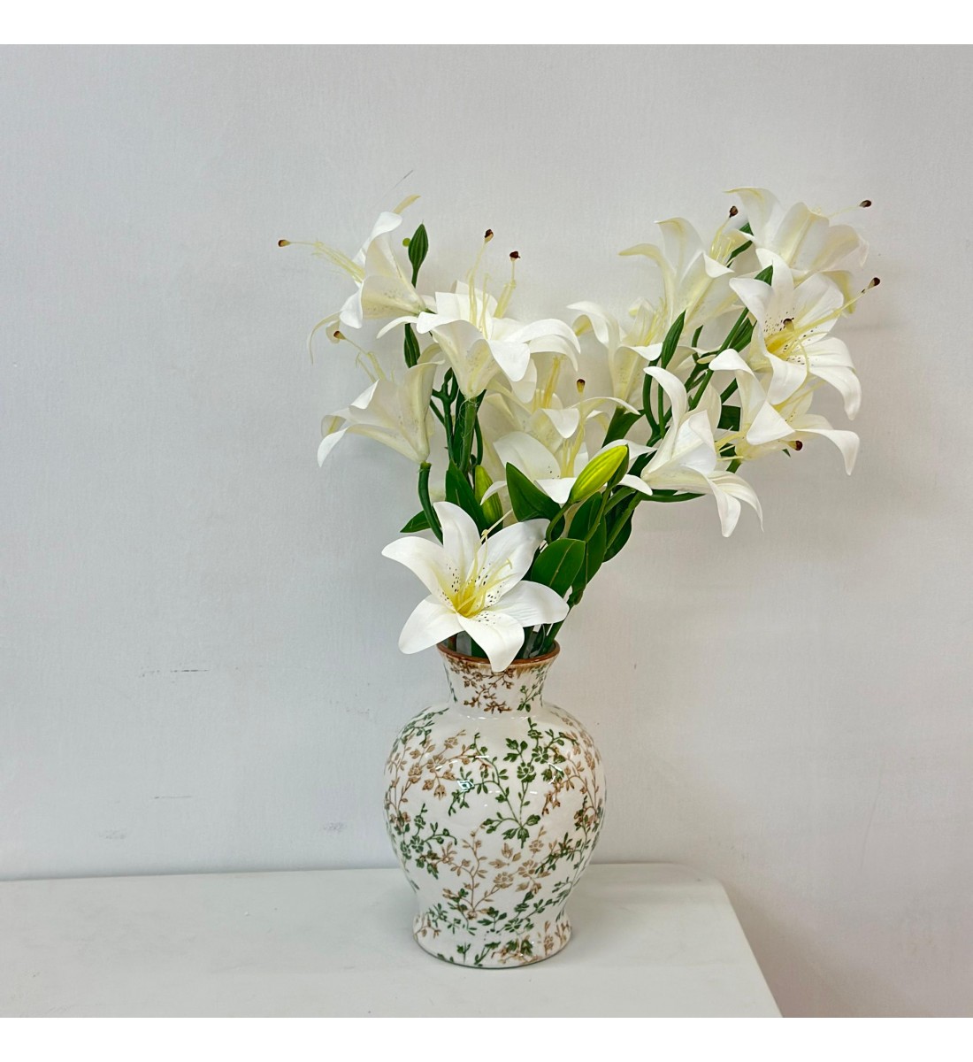 فازة سيراميك أنيقة مزخرفة بنقوش نباتية باللونين الأخضر والبني 22×9×9سم 