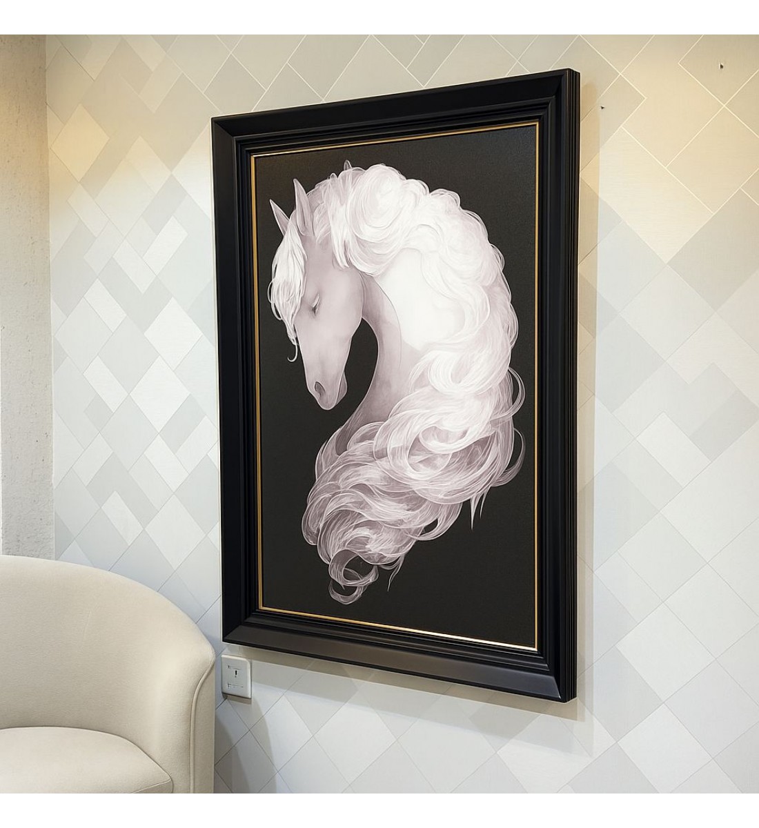 لوحة فنية مميزة بإطار أسود أنيق مع خط ذهبي رفيع من الداخل، تجسّد جمال الحصان الأبيض 130×90سم 
