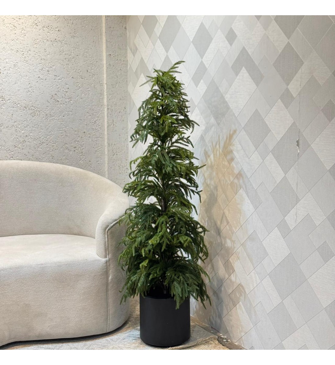 شجر صنوبر زينة صناعي مع مركن 1.40سم شجر صنوبر زينة صناعي مع مركن 1.40سم