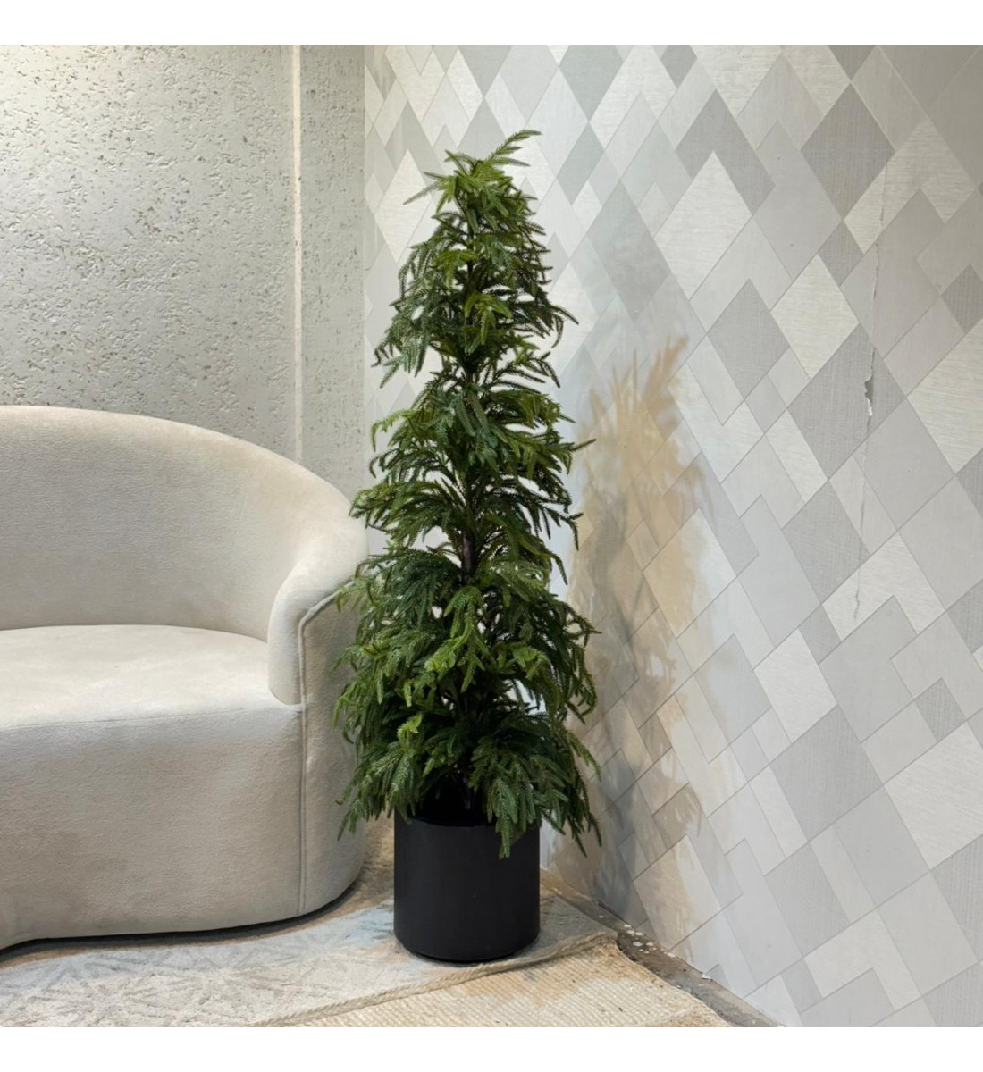 شجر صنوبر زينة صناعي مع مركن 1.40سم شجر صنوبر زينة صناعي مع مركن 1.40سم